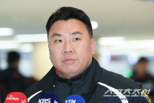 [포토] 출국 전 각오 밝히는 이범호 감독
