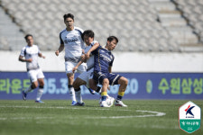 김종민 해트트릭 충남아산, 골대+퇴장 불운 이랜드에 3-0 완승...화성-수원FC는 1-1 무승부
