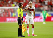 입 가리면 퇴장이랬지! 뉴캐슬 출신 파라과이 스타, 튀르키예 선수 신고로 첫 레드카드 大굴욕[북중미월드컵]