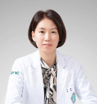 콘택트렌즈 착용한 채 물놀이 괜찮나…안과 전문의 조언은?