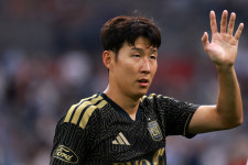 손흥민 '독박 축구' 끝낼 생각 없다...LAFC 슈퍼스타 영입할 생각 없나, '부진' ST 임대 거절 대망신'
