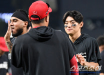 [포토] 카스트로-김도영, 승리 후 미소
