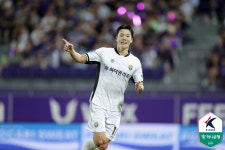 [K리그1 현장리뷰] '안양 징크스 끝났다' 강원, 플랜B 완벽 적중...안양에 3-0 완승 '4위 등극'