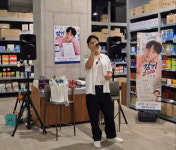 이기찬, 창고형 약국 한복판서 ‘감기’ 열창…독특 버스킹에 “이게 맞나요”