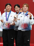 韓 여자양궁 컴파운드, 값진 동메달. 10월1일 개인전 14세 양궁신궁 강연서와 박정윤 첫 金 노린다!