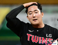 [포토] 손주영, 9회말 아쉬운 역전패 허용