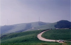 무공해 청정에너지인 풍력발전단지로 인기