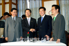 대화정치 회복? 청와대 만찬 회동에 눈길 모여