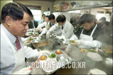 LG전자, 밥퍼운동본부와 무료급식 지원 약정