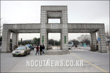 입시요강에 법원 공증한 교수직 보장 파격