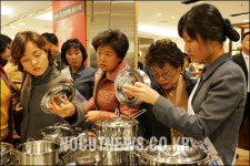 개성공단 첫 제품 판매 눈길