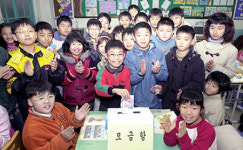 친구 살려주세요성탄기적을 비는 어린 천사들