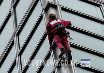 佛 스파이더맨,세계 최고층 빌딩 등정 성공