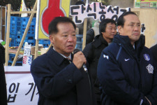 김태홍 의원 "사람같지 않은 국회의장, 원내대표"