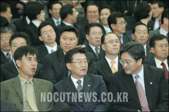 與 중도 실용노선 선회, 