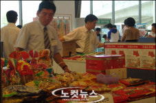까르푸 전주점, 향토기업 유치전으로 민심 달래기