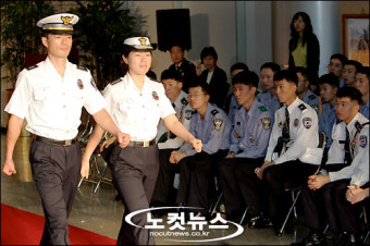 경찰 개선복제 홍보 시연회에 쏠린 눈