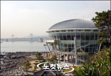 APEC정상회의장 관람인파 몰려 문전성시
