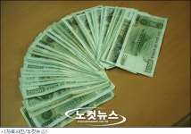 8천만원 옮기면서 차량 문 잠그지 않아 고스란히 털려