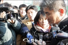 조사위원회로 출석하는 노성일 이사장