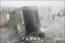 경부고속도로 김천IC서 트럭 충돌 화재, 2명 사망