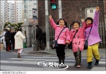 이젠 어엿한 초등학생, 횡단보도 혼자서도 잘 건너요
