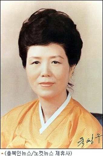 육영수 여사 생가 복원 '삐걱'