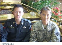 지성 일병 사랑해요… 美 여군, 지성과 일일 데이트