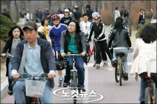 완연한 봄, 여의도를 찾은 시민들