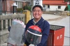 생필품·공과금 심부름까지…사랑을 배달하는 우체부 아저씨