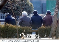 가슴에 카네이션 대신 시퍼런 멍…어버이 날 슬픈 자화상