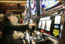 옥스퍼드卒 수재부부, 슬롯머신 원정도박 1만 파운드 행운