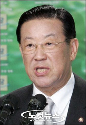 64년 만에 문민 국방장관 안규백, 국방부 변화 주도