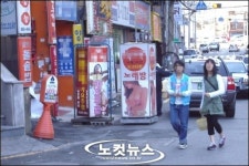 미인촌, 수영복 입장… 학교 옆 유흥가 선정광고 홍수