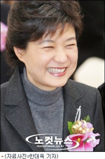 '정중동은 끝났다' 박근혜 본격 대선행보, 지지율 격차 좁힐까