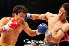 김판수의 펀치에 일그러진 이진환