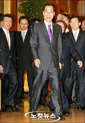 한덕수 국무총리 '한국경제 부탁합니다'