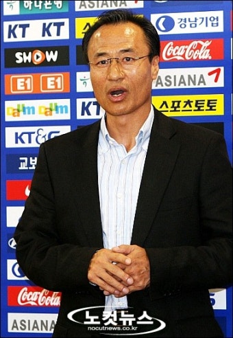 박성화 감독 '홍명보 코치, 고민 많았다'