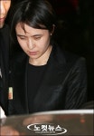 호송차에 오르는 신정아씨