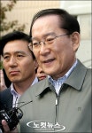 이회창 후보 첫 일정 마쳤습니다