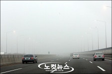 밤 같은 인천공항 고속도로