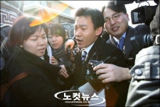 압수수색 마치고 나온 특검 수사팀