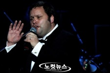 희망의 메시지 전한 폴 포츠…2천700명 관객 기립박수