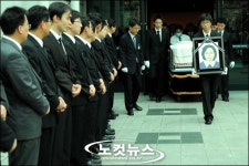 떠나는 고인
