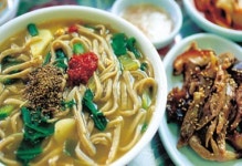 콧등치기국수? 면발이 콧등을 친다고?