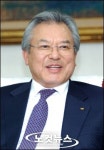 부산상의 신정택 회장, 지역 인재양성에 억대 지원금 기탁