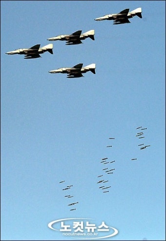 'F-4 팬텀 편대의 위력'
