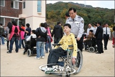 조현오 부산경찰청장 평화의 집 방문