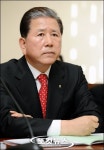 굳은 표정의 농업협동조합중앙회 최원병 회장