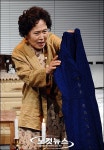 두 모녀의 갈등과 고뇌, 연극 엄마는 오십에 바다를 발견했다